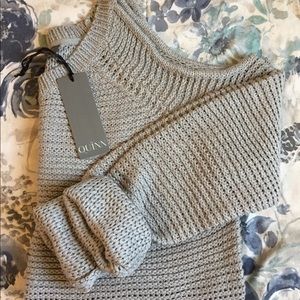 NWT Francesca’s gray cold shoulder sweater -M
